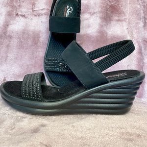 Sketchers wedge heel sandals‎ in black. Size 6
